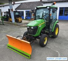 John Deere 3520 Allrad Schlepper Kompakt- Traktor mit hydraulischem Schneer&auml;umschild und Frontlader aus 2013