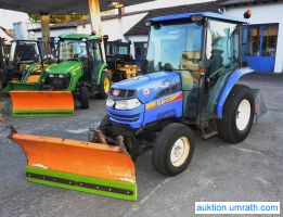 Iseki TG 5390 AHLK Allrad Schlepper Kompakt- Traktor mit hydraulischem Schneer&auml;umschild und Selbstlade-Salzstreuer aus 2006